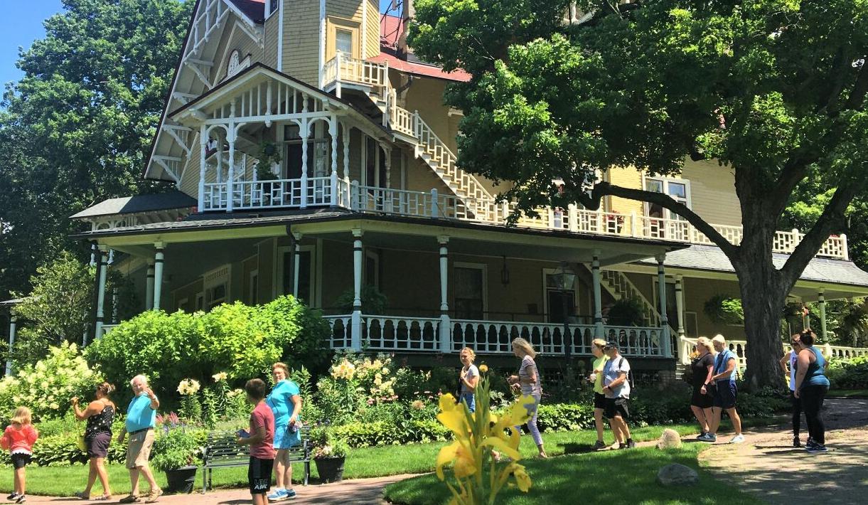 Black Point Guests Stroll Grounds
